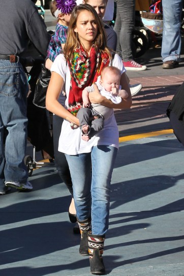 jessicaalba_november262011_1